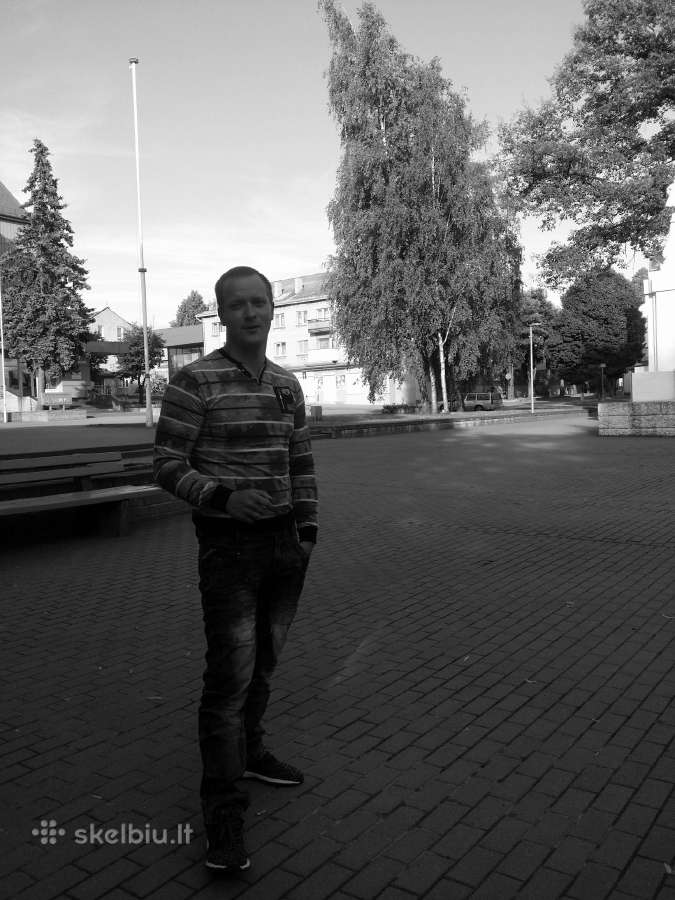 Ieškau darbo su apgyvendimu.