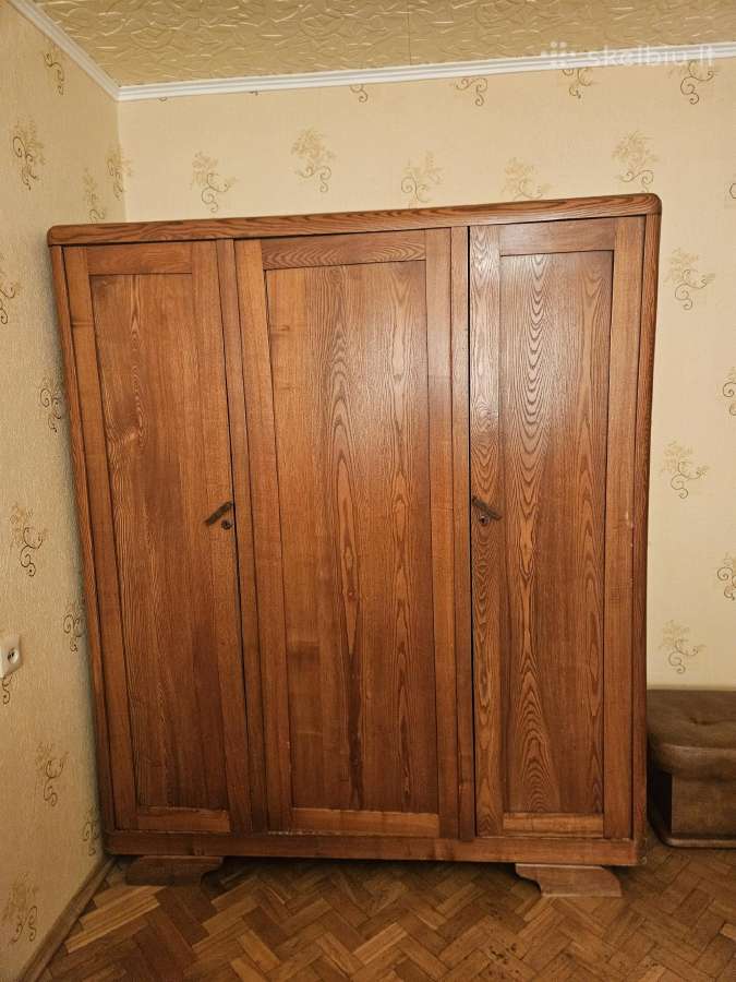 Parduodu trijų durų spintą