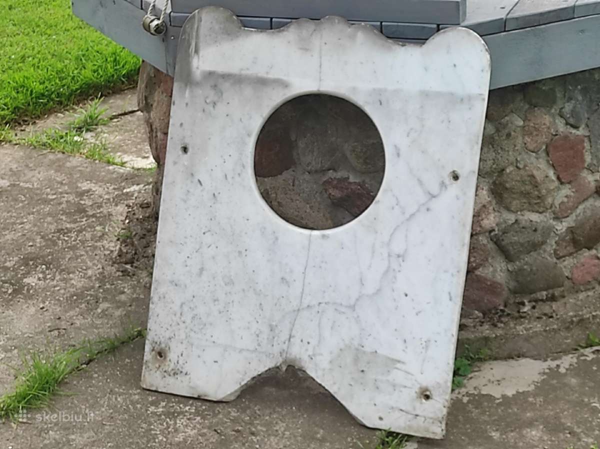 Dovanoju balto akmens plokštės gabala