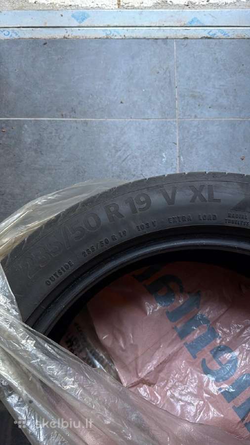 Continental vasarinės padangos 235/50 R19 V XL