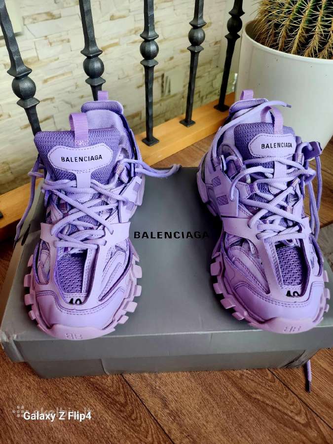 Balenciaga kedai