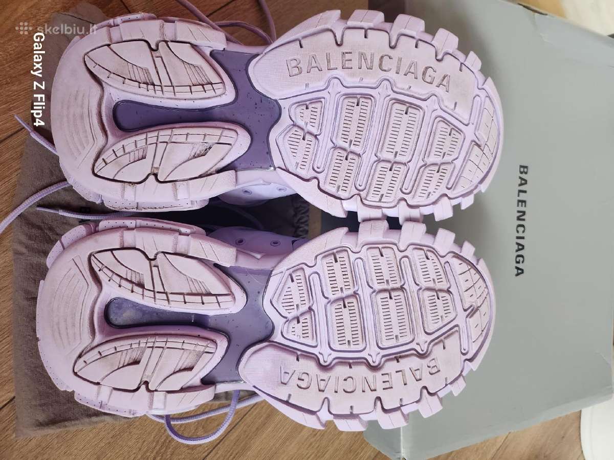 Balenciaga kedai - nuotraukos Nr. 3