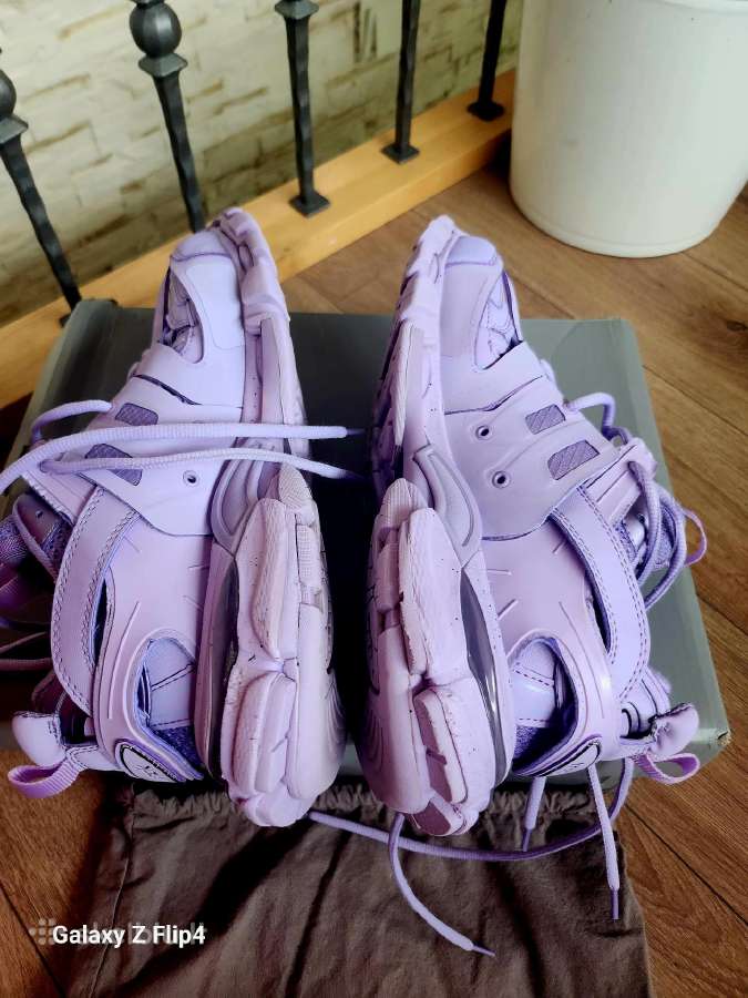Balenciaga kedai - nuotraukos Nr. 5