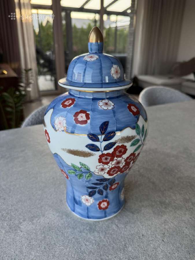 Japoniška Arita porcelianinė urna su dangčiu