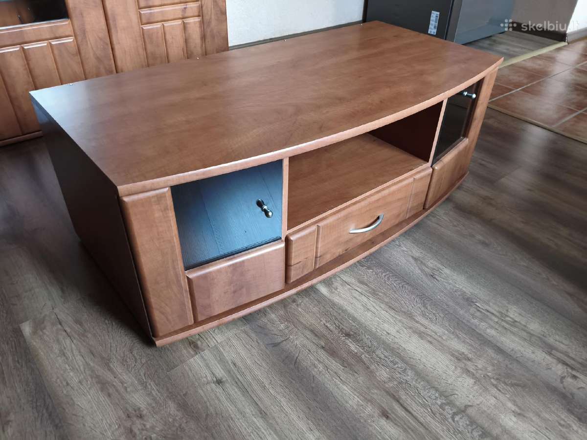 Puikus TV staliukas su stalčium ir spintelėmis