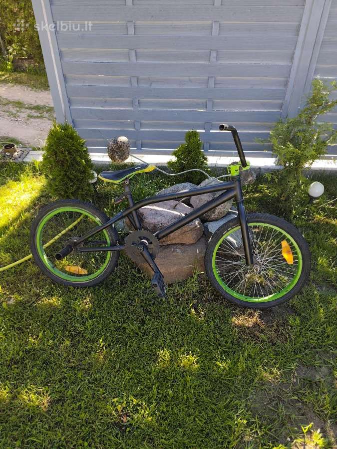 BMX triukinis dviratis