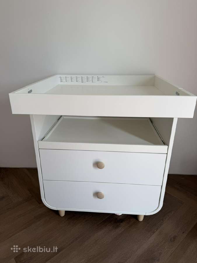 Ikea vystymo stalas su stalčiais ir lovytė