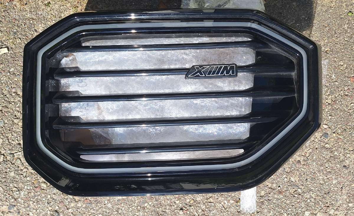 Bmw Xm originalios vairuotojo pusės grotelės