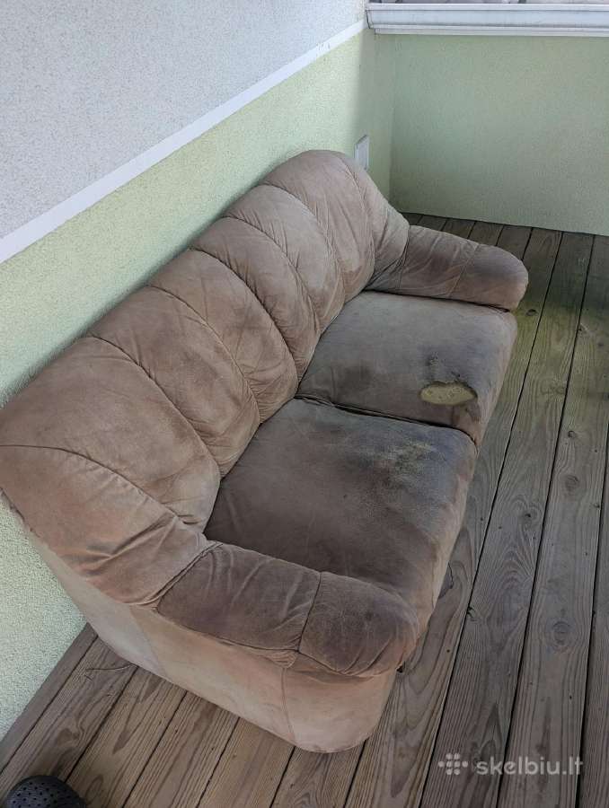 Dovanojo kampa ir sofa