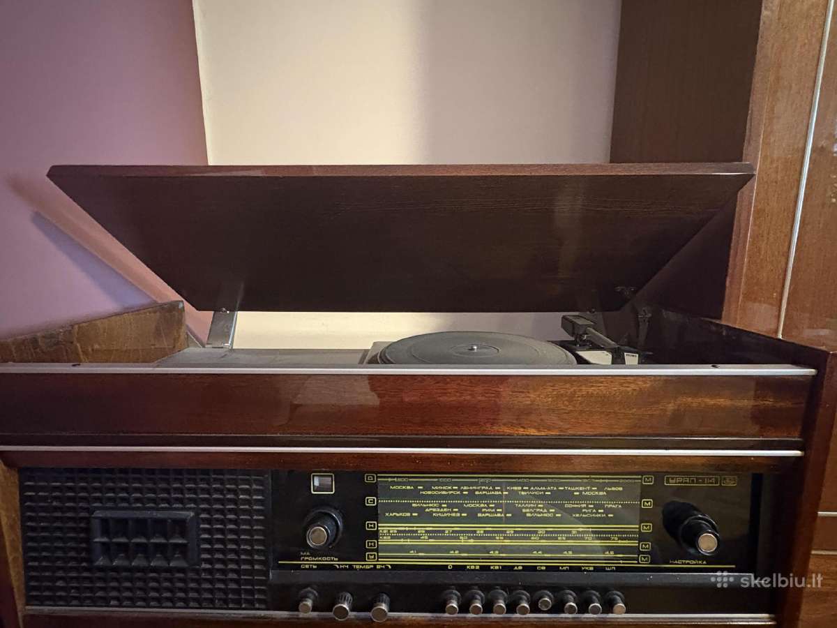 Radiola „ural-114“ su vinilinių plokštelių grotuvu
