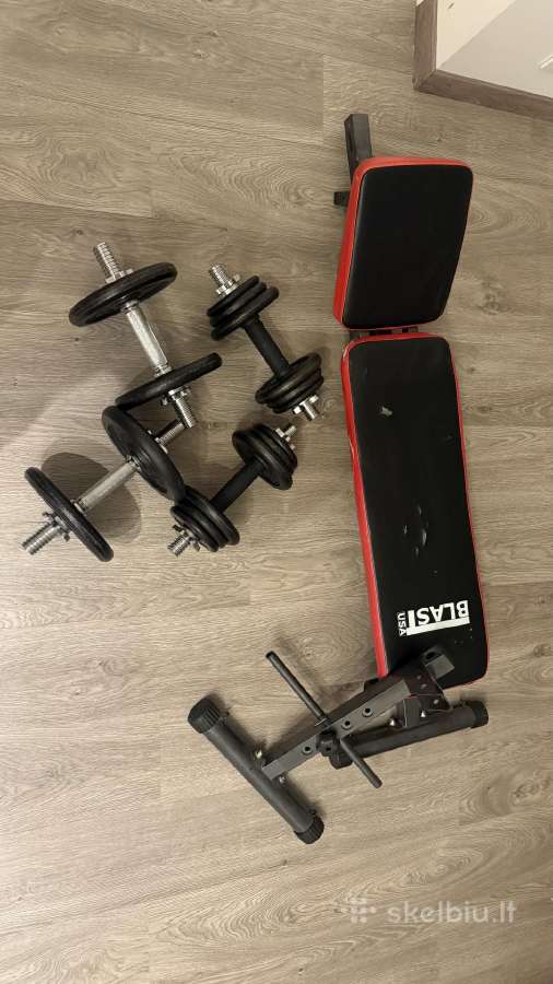 Hanteliai ir sporto suoliukas