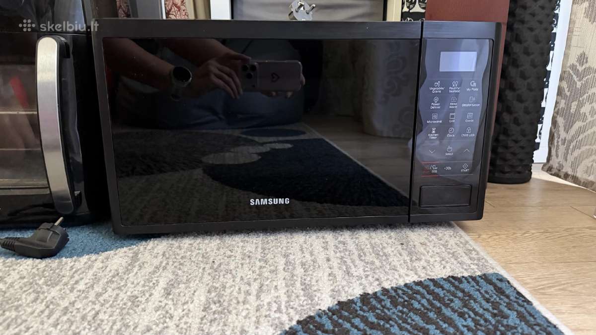 Parduodama naudota „samsung“ mikrobangų krosnelė.