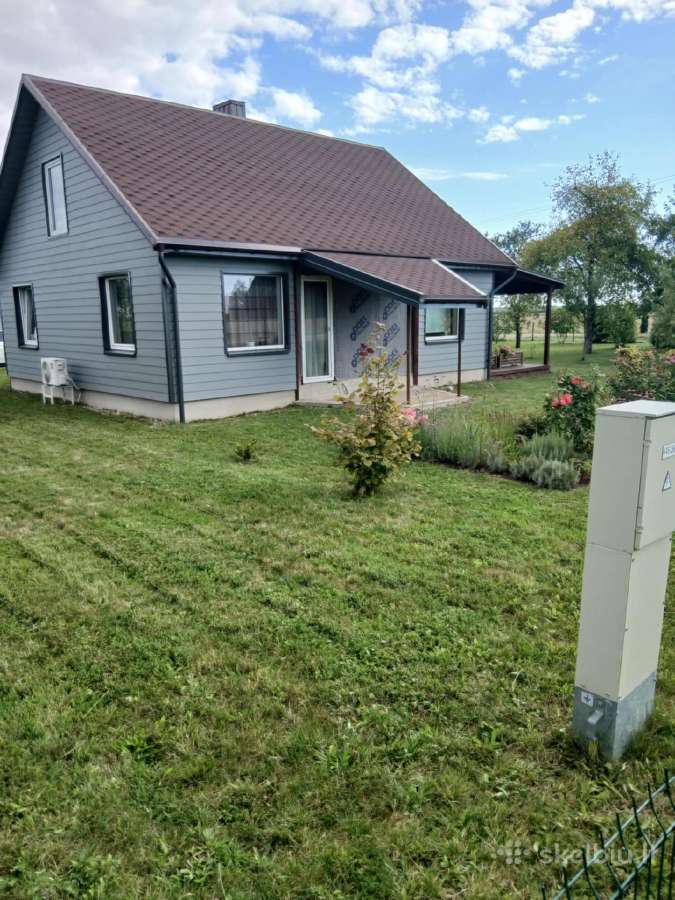 Parduodamas namas su 49a sklypu.