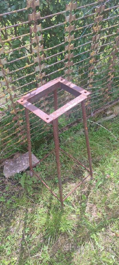 Stovas - staliukas įrenginiui - 72cm aukščio