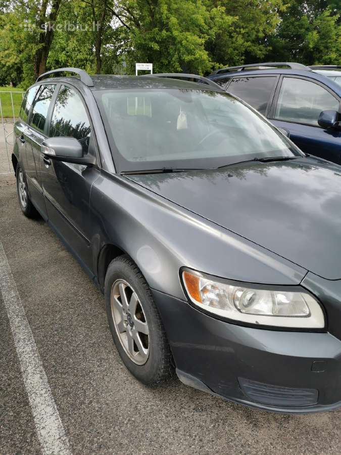 Volvo V50, su variklio defektu.