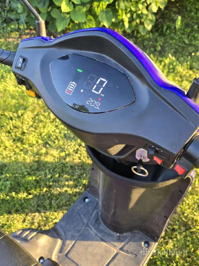 Emoto triratis 60v 20ah baterija 1200w motoris