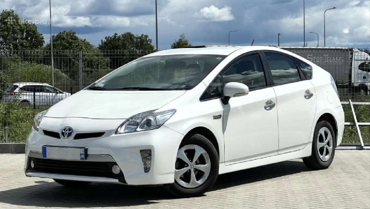 Toyota Prius nuoma Vilniuje Bolt / Uber / Wolt