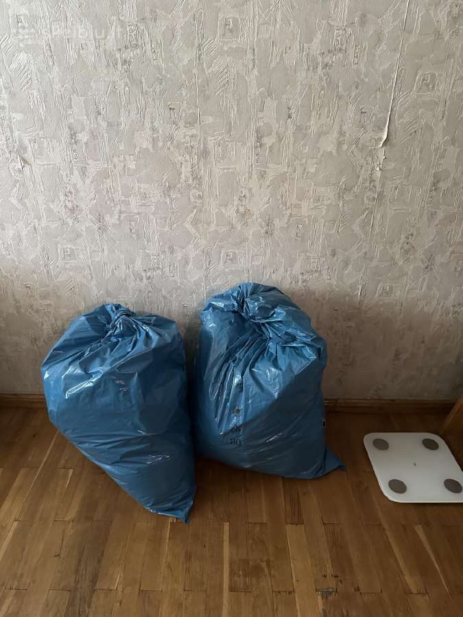 Dėvėti moteriski rūbai urmu