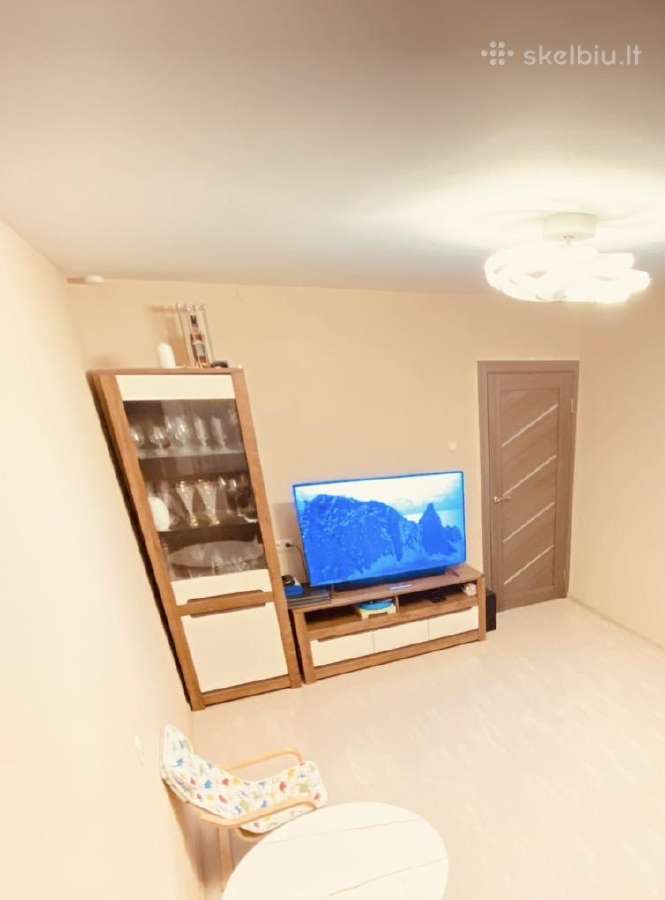 Svetainės TV spintelė ir vitrininė spinta