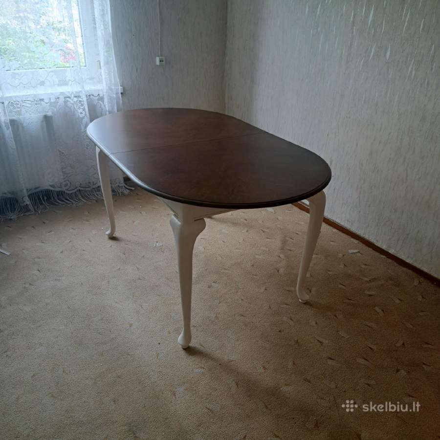 Atnaujintas grazus stalas