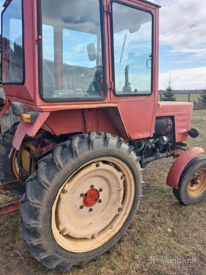 T-25 su dokumentais su kabina dalimis
