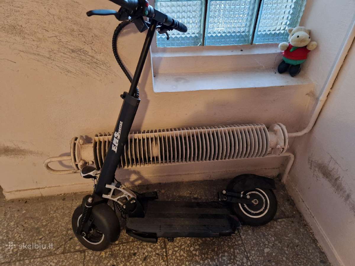 Paspirtukas su defektu