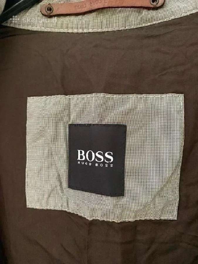 Vyriškas pilkas nepurpučiamas Hugo Boss švarkelis