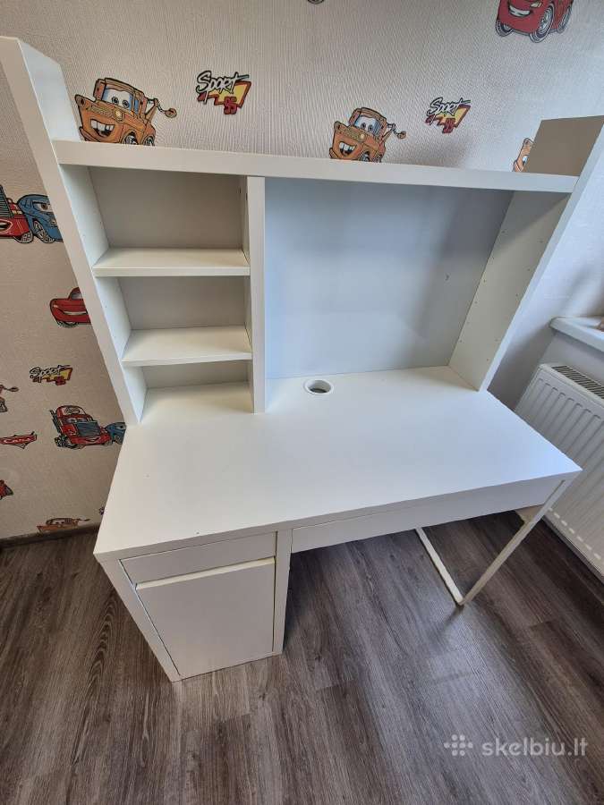 Parduodamas vaikų kambario stalas