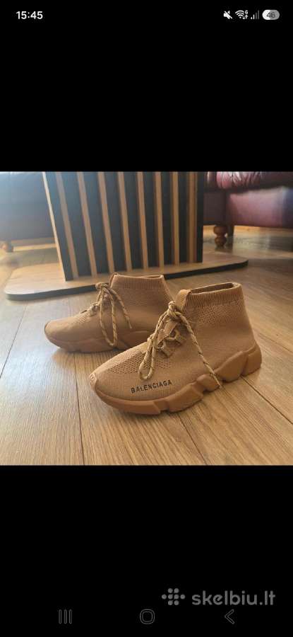 Balenciaga mot batai