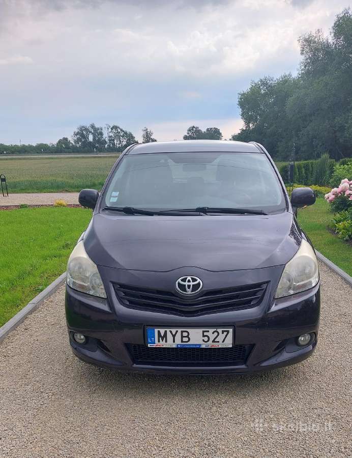 Parduodamas Toyota Verso 2011