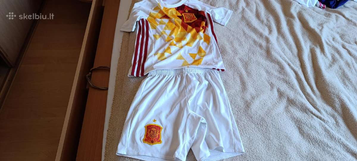 Adidas Ispanijos futbolo komplektas 9-10 metų