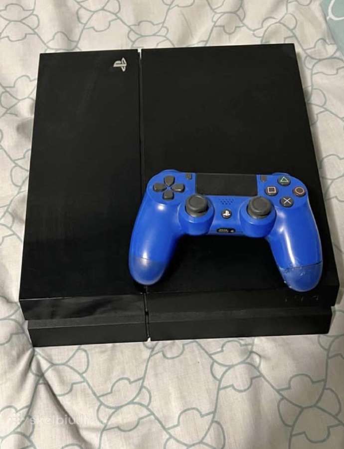 Ps4 Playstation 4 su mėlynu Dualshock 4 pulteliu