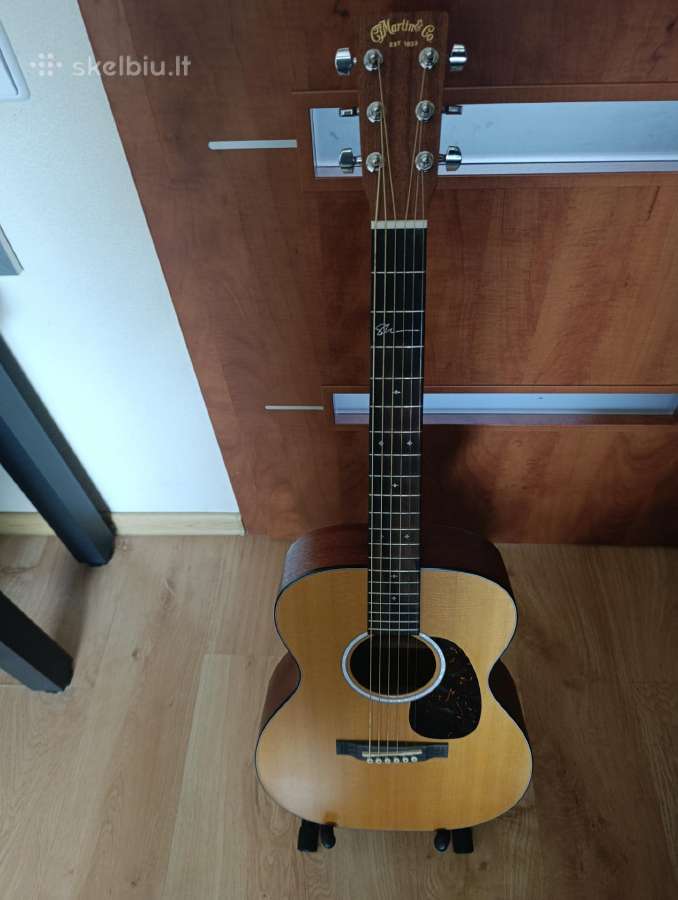 Martin, elektro akustinė gitara.