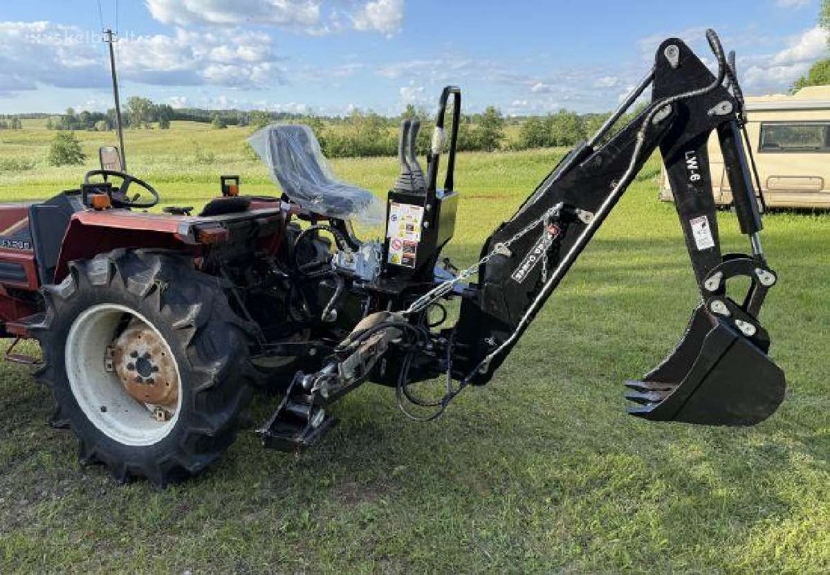 Pakabinamas ekskavatorius traktoriui Melnas Lw-6