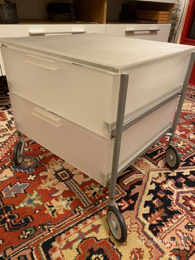 Kartell spyntele su stalciais - nuotraukos Nr. 8
