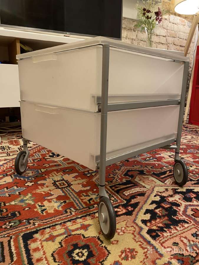 Kartell spyntele su stalciais - nuotraukos Nr. 10