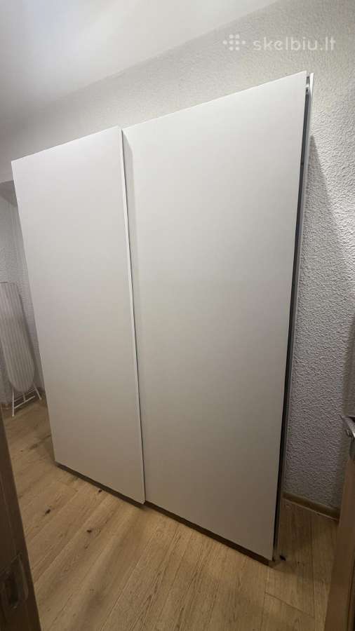 Parduodu/dovanoju spinta is Ikea.