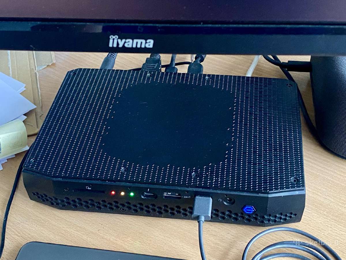 Intel Nuc 11 enthusiast versija