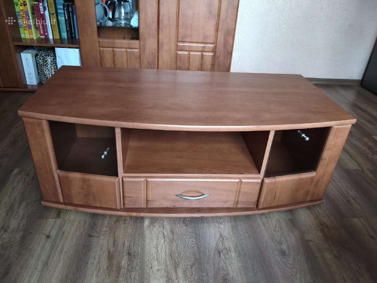 Puikus TV staliukas su stalčium ir spintelėm