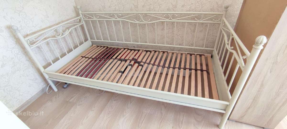 Metalinė lova su čiužiniu 90x200 cm – 120 €