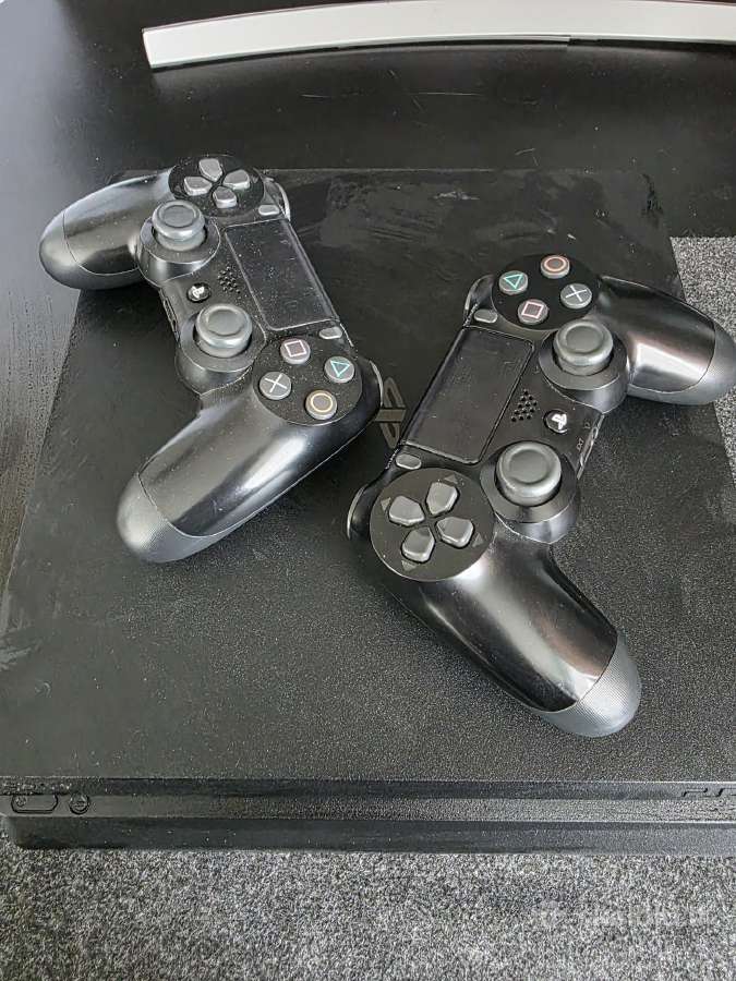 Parduodu Ps4 Slim
