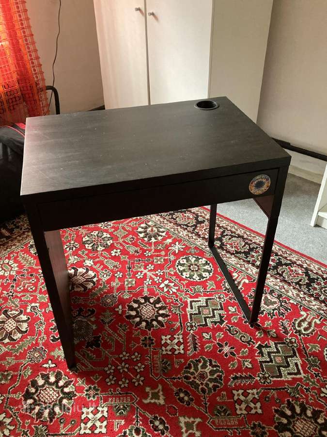 Ikea rasomasis stalas Micke