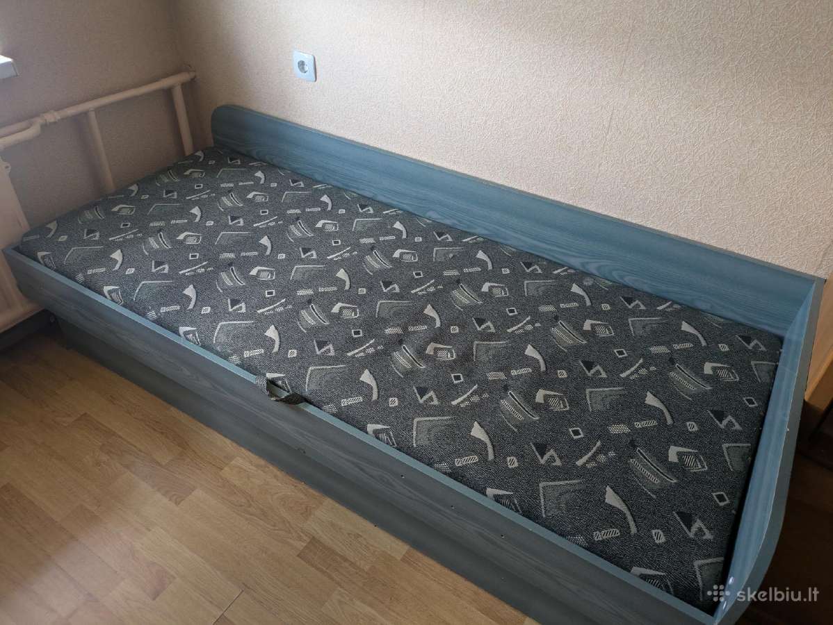 Naudota, viengulė lova (tachta)
