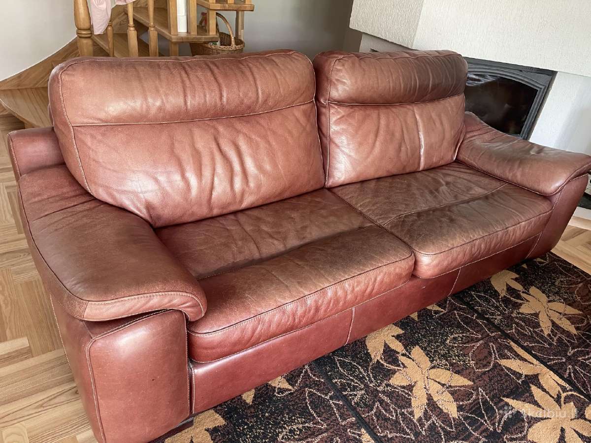 Naudota odinė sofa su pufu