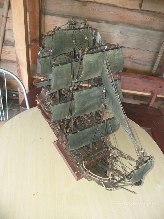 Burinio laivo modelis