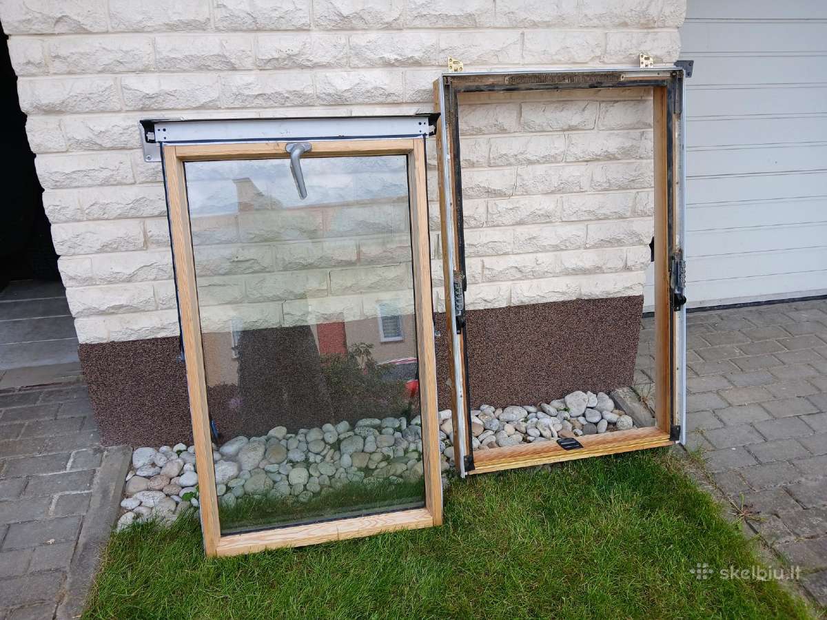 Pigiai parduodu medinį Roto stoglangį su priedais