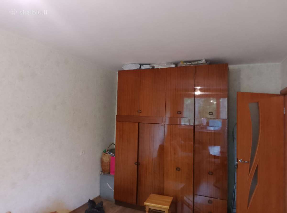 Dovanojama drabužių spinta