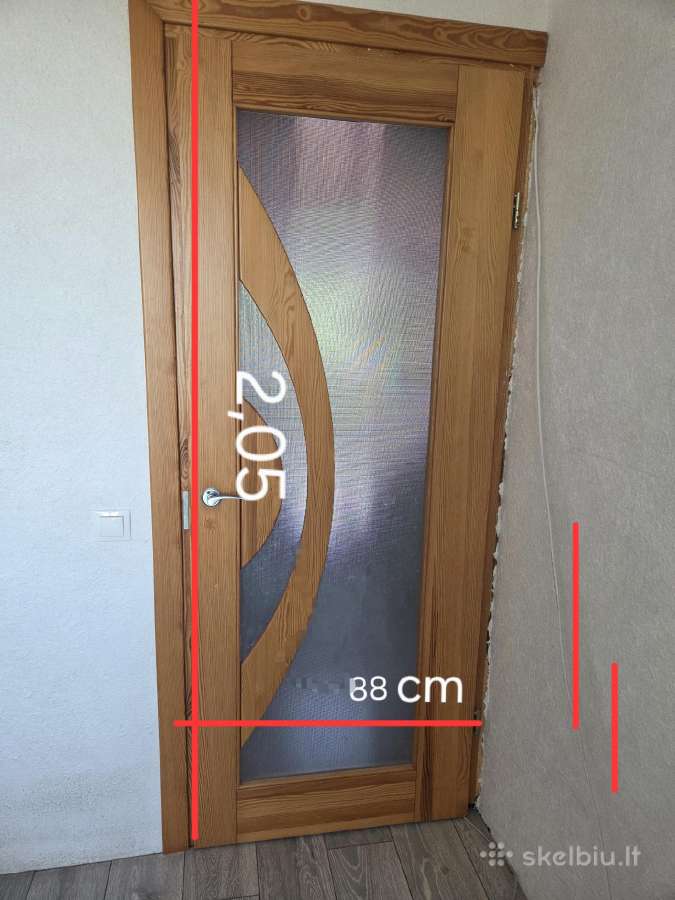 Medinės durys
