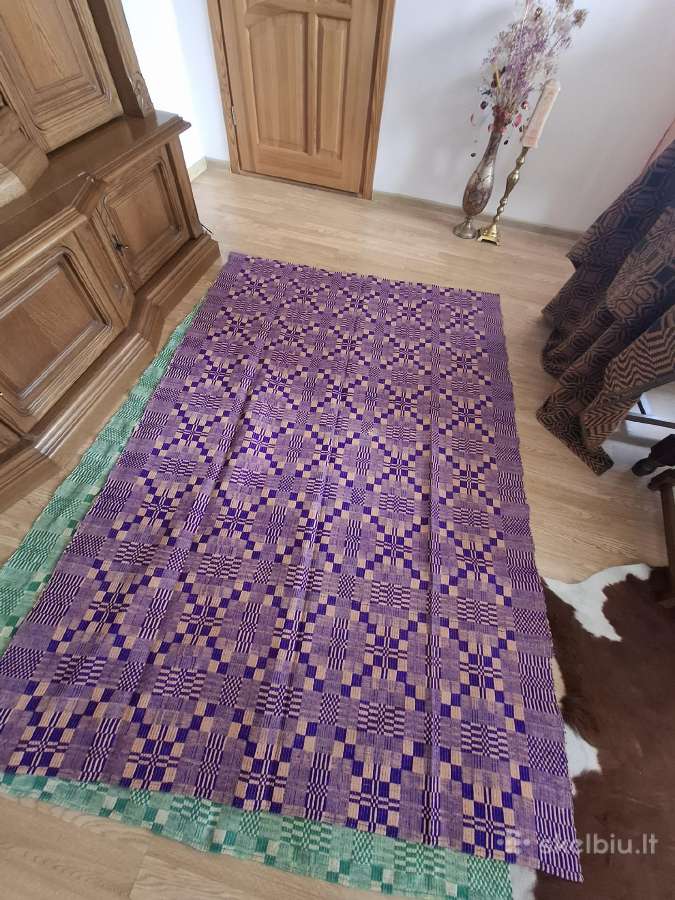 Dvi senos austos lovatiesės