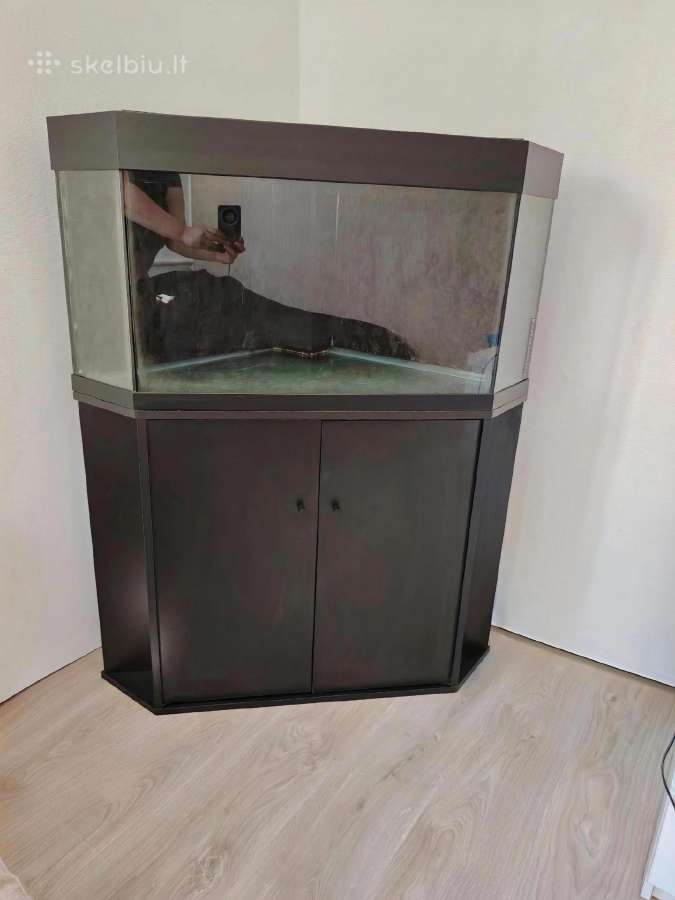 Akvariumas su spintele